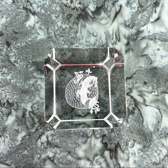 Crystal Clear Glass Cube Paperweight 3-D Laser Etched with Dolphins - Picture 4 of 7